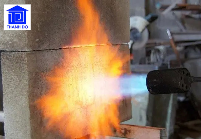 Do có nhiều lỗ rỗng nên tăng sức chịu nhiệt, chống nắng nóng tốt